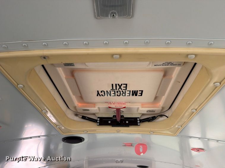 image for item EF6435 2001 International 3800 school bus