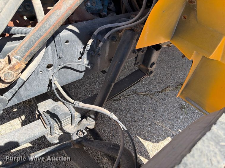 image for item EF6435 2001 International 3800 school bus