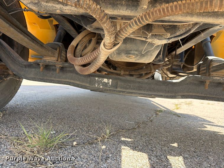 image for item EF6435 2001 International 3800 school bus