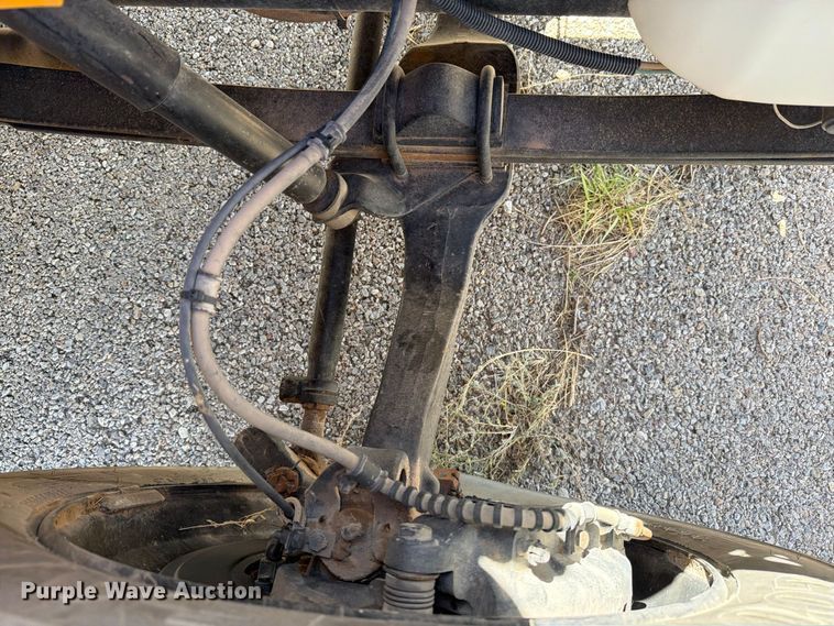 image for item EF6435 2001 International 3800 school bus