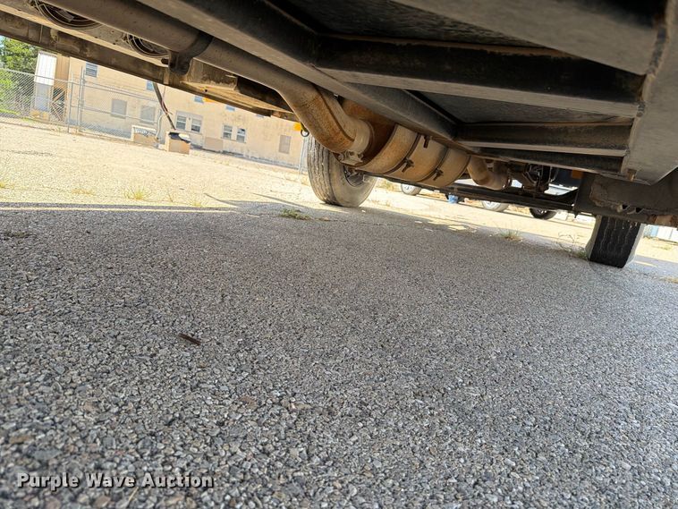 image for item EF6435 2001 International 3800 school bus