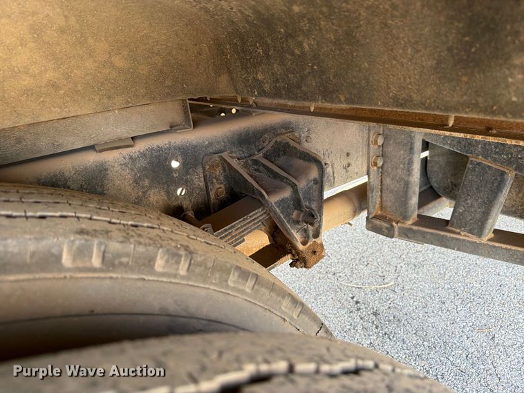 image for item EF6435 2001 International 3800 school bus
