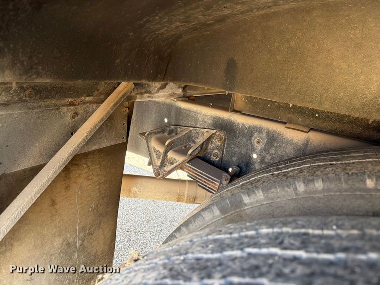 image for item EF6435 2001 International 3800 school bus