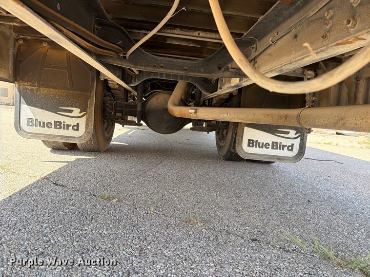 image for item EF6435 2001 International 3800 school bus