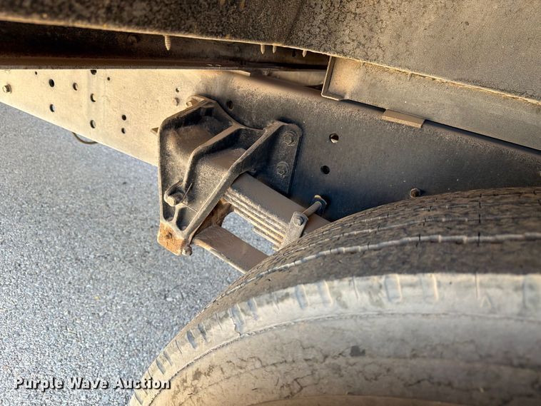 image for item EF6435 2001 International 3800 school bus
