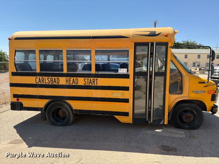 image for item EF6436 1995 Chevrolet G-series school bus