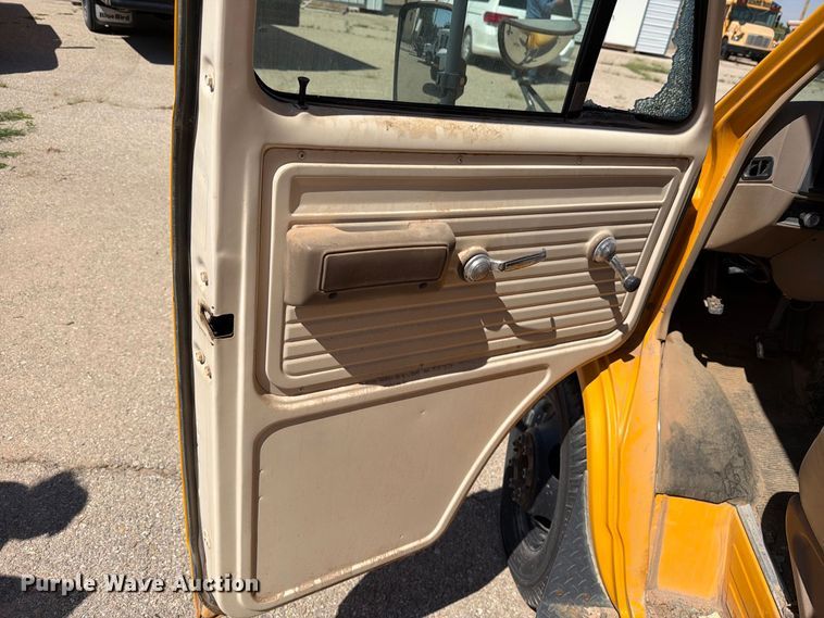 image for item EF6436 1995 Chevrolet G-series school bus
