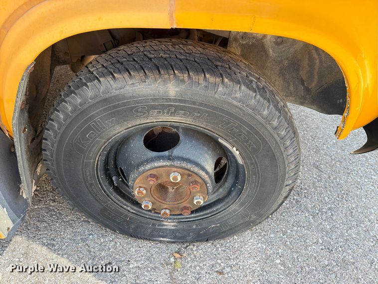image for item EF6436 1995 Chevrolet G-series school bus