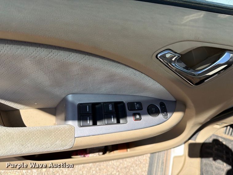 image for item EF6437 2008 Honda Odyssey van