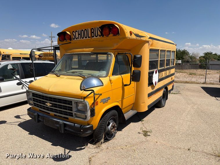 image for item EF6439 1995 Chevrolet G-series school bus