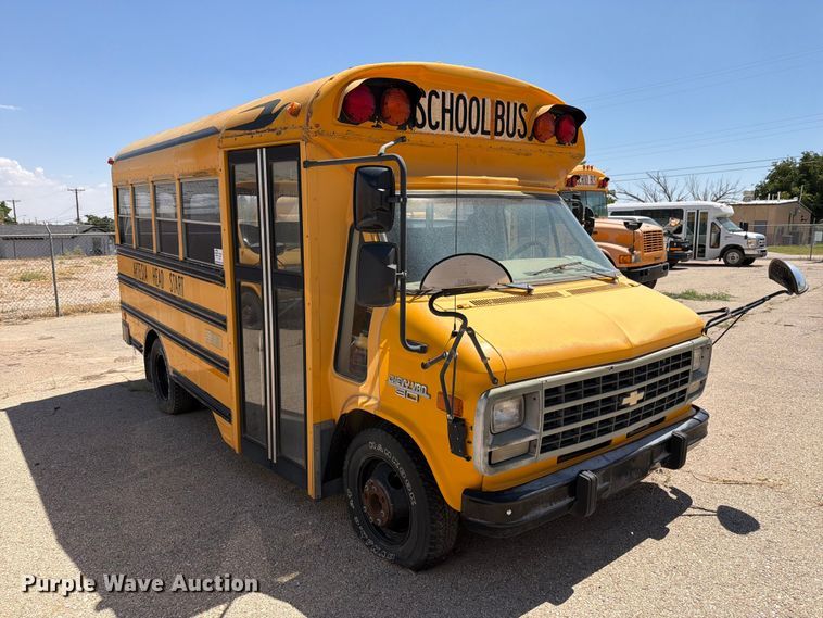 image for item EF6439 1995 Chevrolet G-series school bus