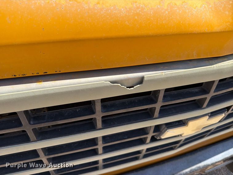 image for item EF6439 1995 Chevrolet G-series school bus