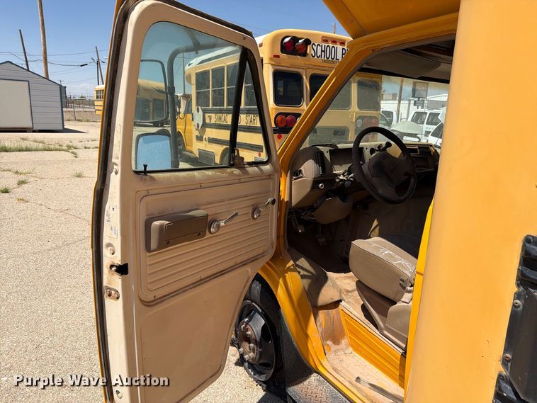 image for item EF6439 1995 Chevrolet G-series school bus