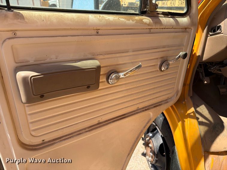 image for item EF6439 1995 Chevrolet G-series school bus