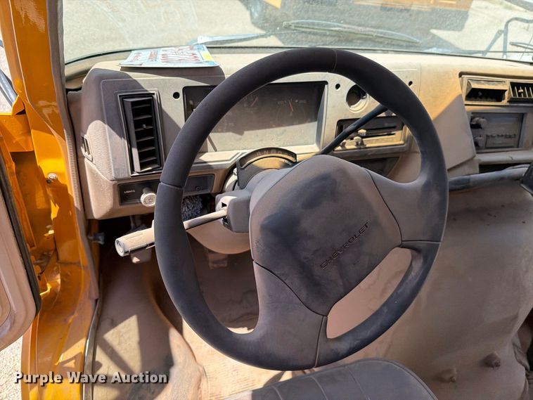 image for item EF6439 1995 Chevrolet G-series school bus
