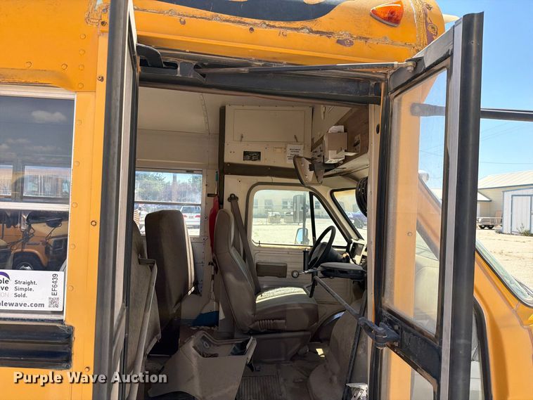 image for item EF6439 1995 Chevrolet G-series school bus