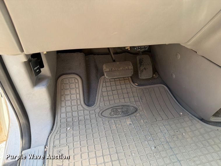 image for item EF6440 2000 Ford Windstar van