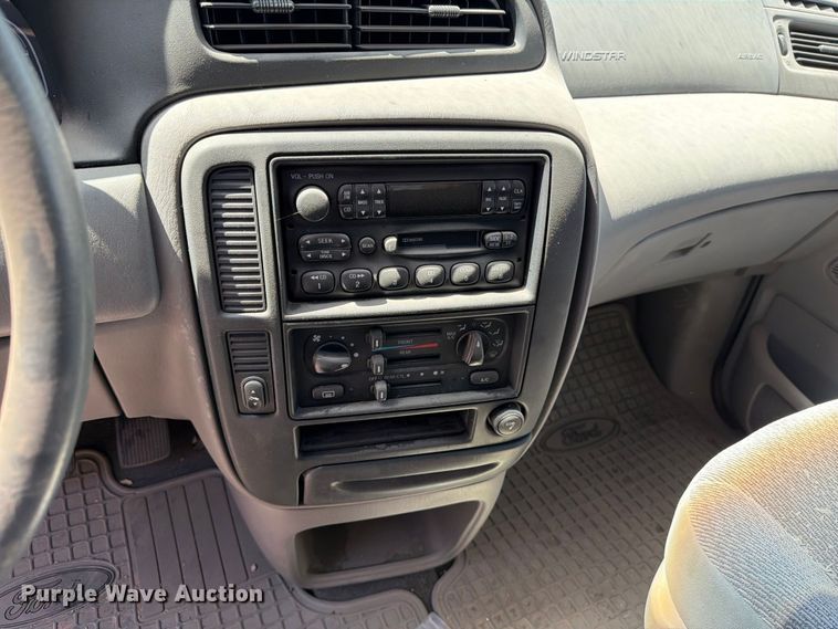 image for item EF6440 2000 Ford Windstar van