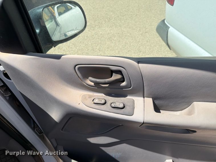 image for item EF6440 2000 Ford Windstar van