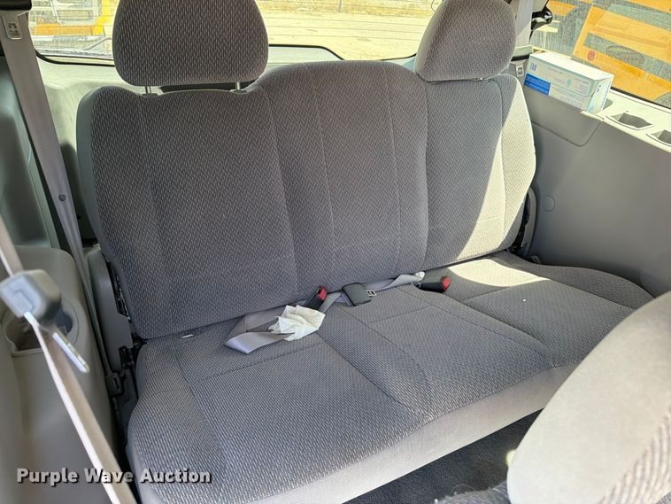 image for item EF6440 2000 Ford Windstar van