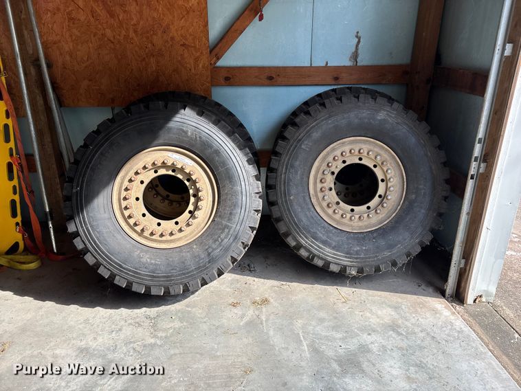 image for item EO4493 (4) Michelin 395/85R20 tires and wheels