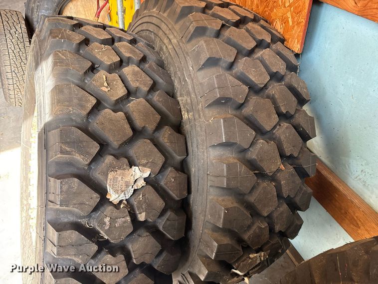 image for item EO4493 (4) Michelin 395/85R20 tires and wheels