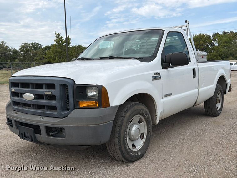 image for item EP7520 2006 Ford F250 Super Duty XL pickup truck