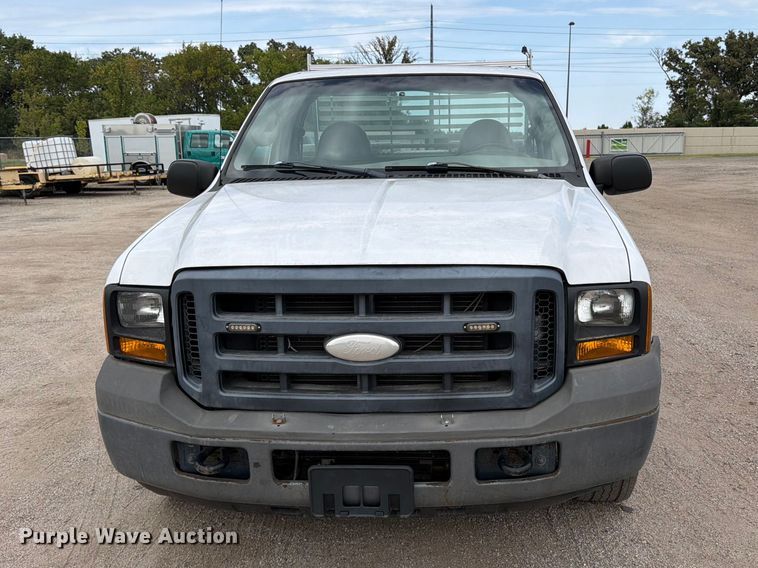 image for item EP7520 2006 Ford F250 Super Duty XL pickup truck