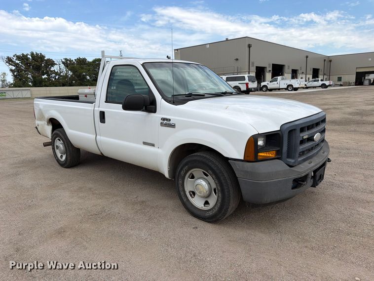 image for item EP7520 2006 Ford F250 Super Duty XL pickup truck