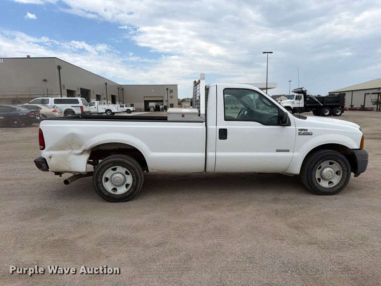 image for item EP7520 2006 Ford F250 Super Duty XL pickup truck