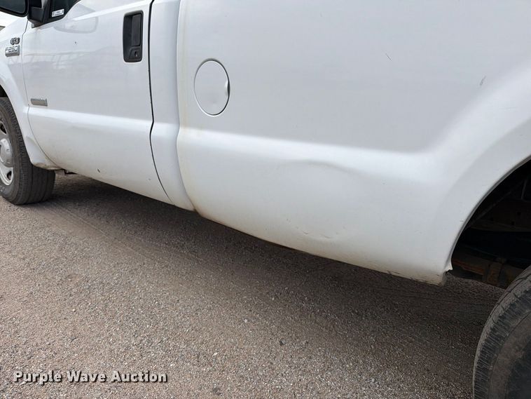 image for item EP7520 2006 Ford F250 Super Duty XL pickup truck