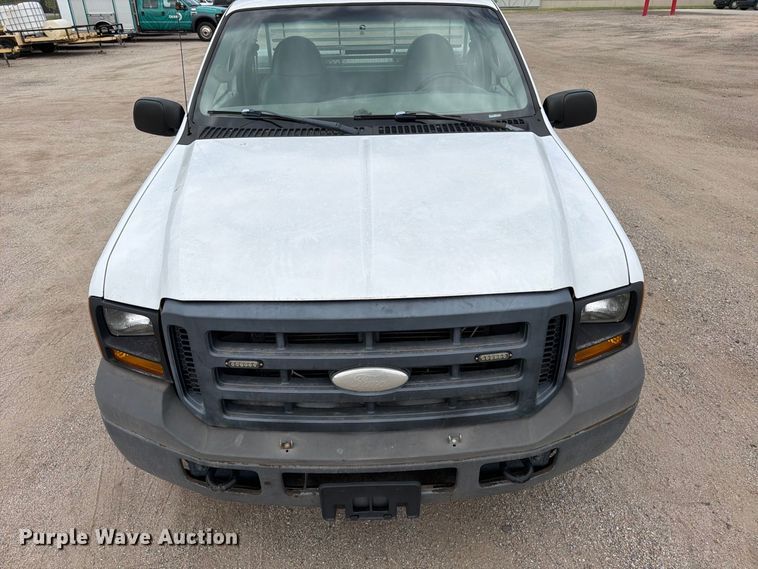 image for item EP7520 2006 Ford F250 Super Duty XL pickup truck