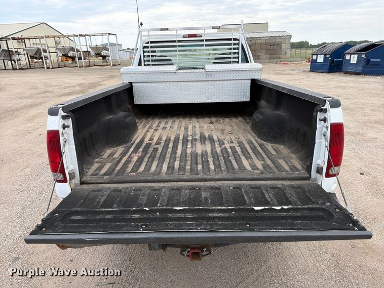 image for item EP7520 2006 Ford F250 Super Duty XL pickup truck