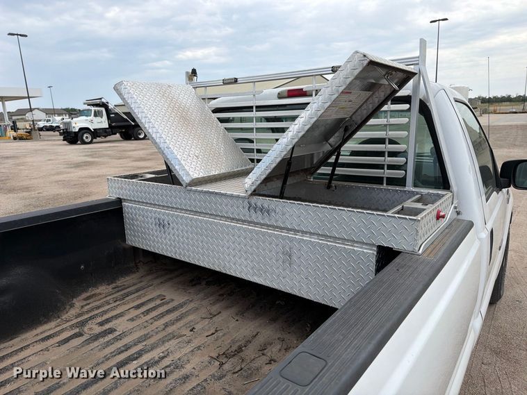 image for item EP7520 2006 Ford F250 Super Duty XL pickup truck