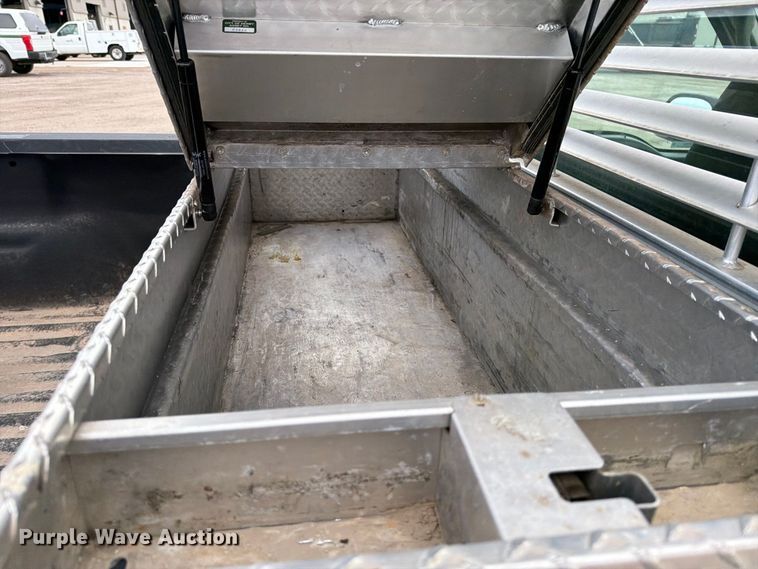 image for item EP7520 2006 Ford F250 Super Duty XL pickup truck