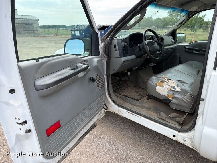 image for item EP7520 2006 Ford F250 Super Duty XL pickup truck