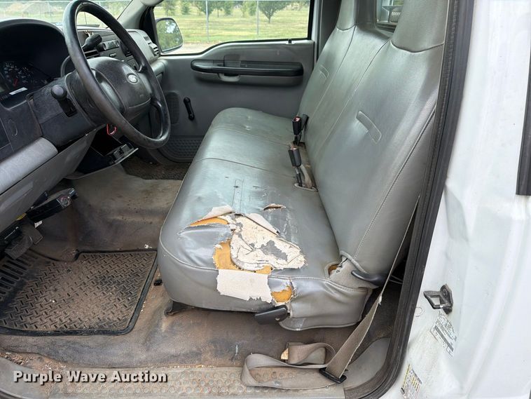 image for item EP7520 2006 Ford F250 Super Duty XL pickup truck