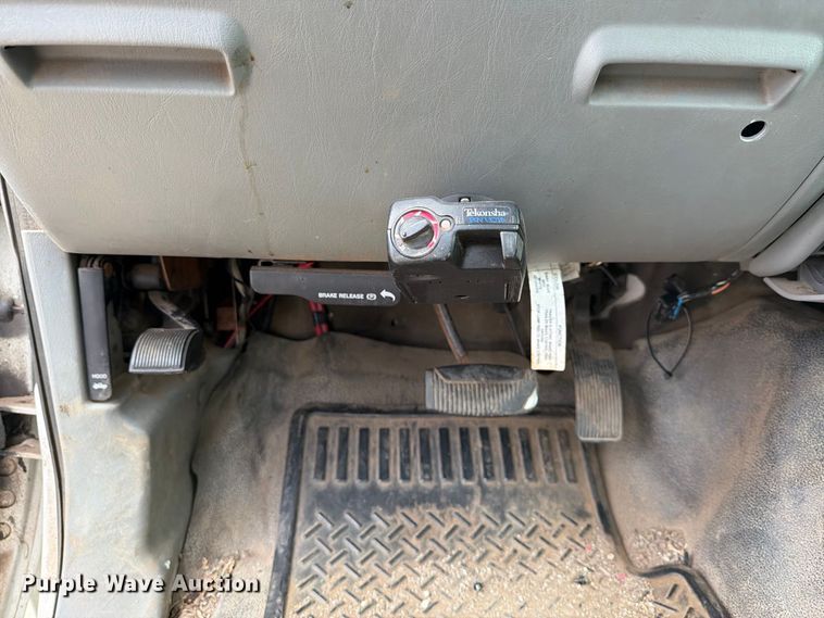 image for item EP7520 2006 Ford F250 Super Duty XL pickup truck