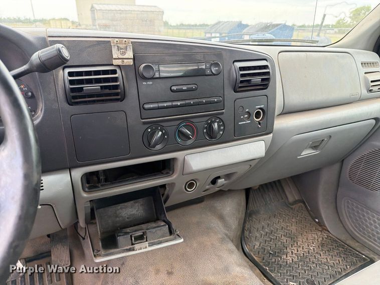 image for item EP7520 2006 Ford F250 Super Duty XL pickup truck