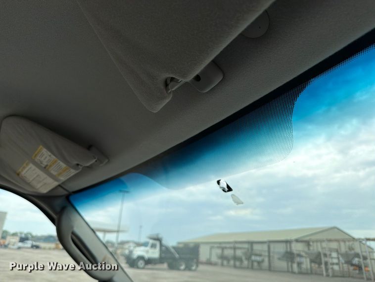 image for item EP7520 2006 Ford F250 Super Duty XL pickup truck