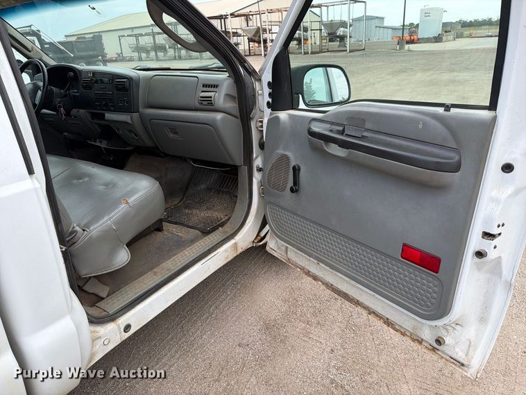 image for item EP7520 2006 Ford F250 Super Duty XL pickup truck