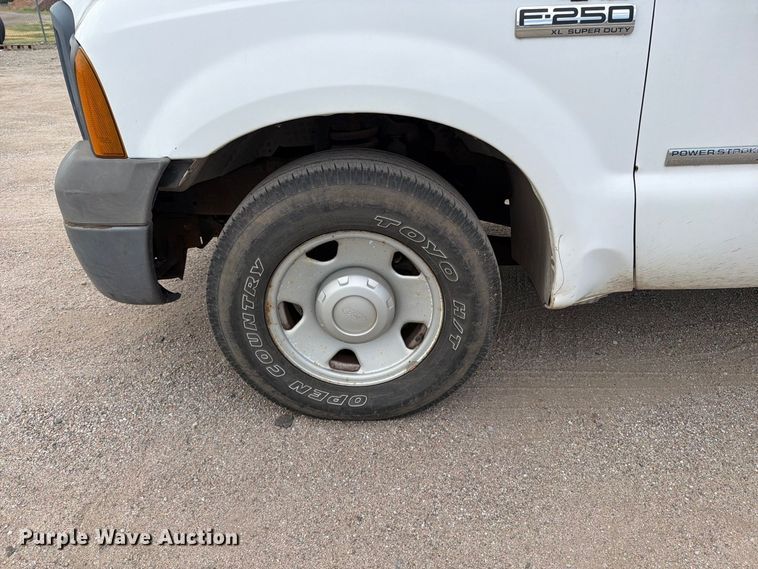 image for item EP7520 2006 Ford F250 Super Duty XL pickup truck