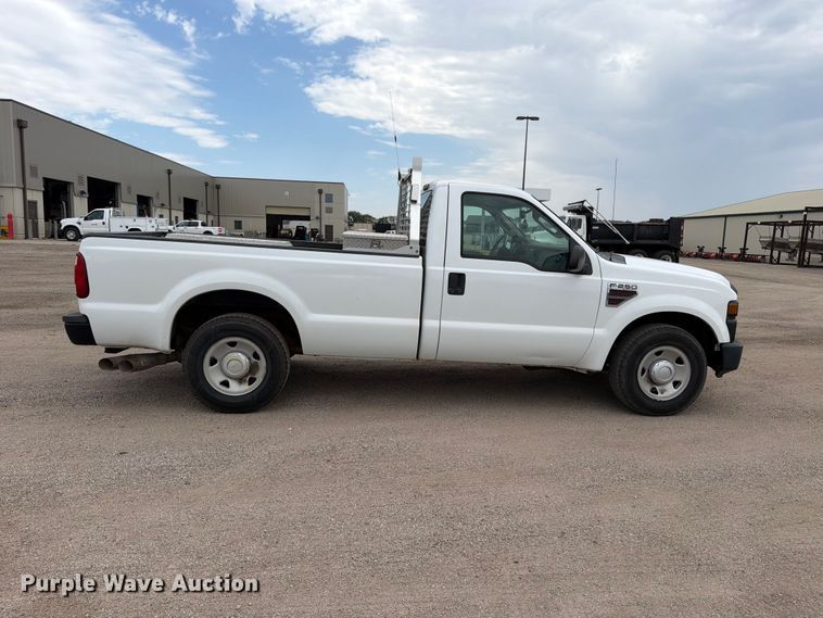 image for item EP7524 2008 Ford F250 Super Duty XL pickup truck