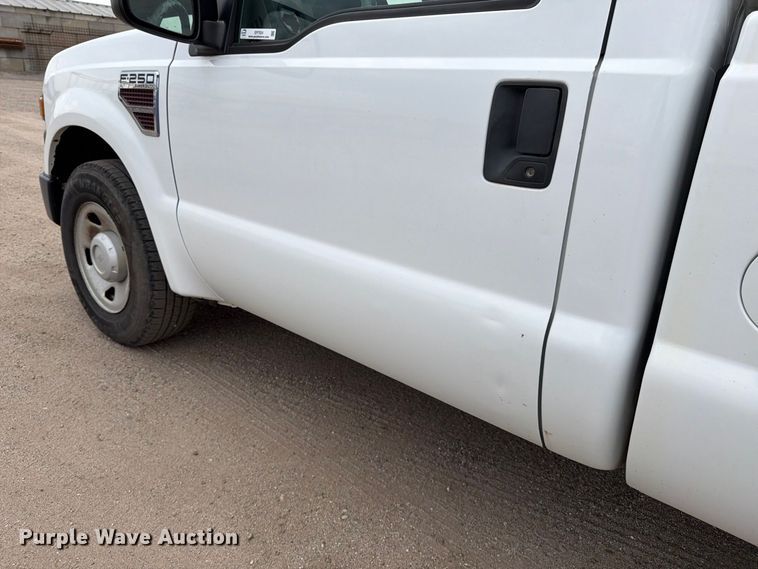image for item EP7524 2008 Ford F250 Super Duty XL pickup truck