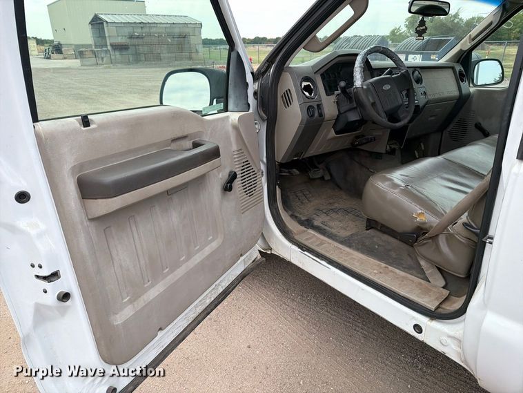 image for item EP7524 2008 Ford F250 Super Duty XL pickup truck
