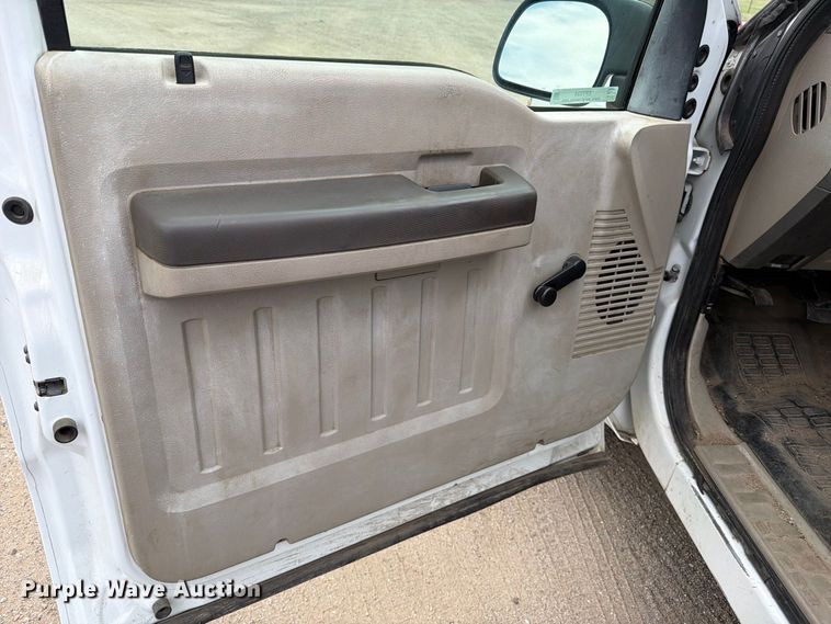 image for item EP7524 2008 Ford F250 Super Duty XL pickup truck
