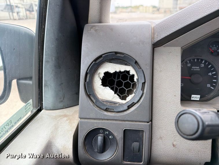 image for item EP7524 2008 Ford F250 Super Duty XL pickup truck