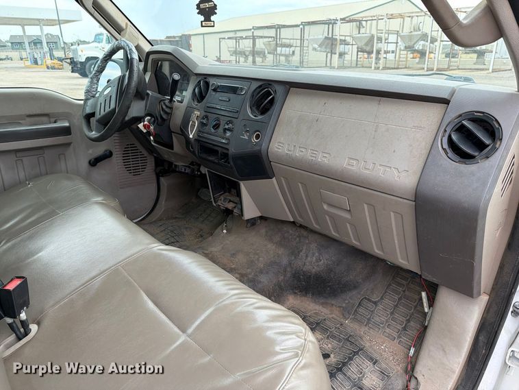 image for item EP7524 2008 Ford F250 Super Duty XL pickup truck