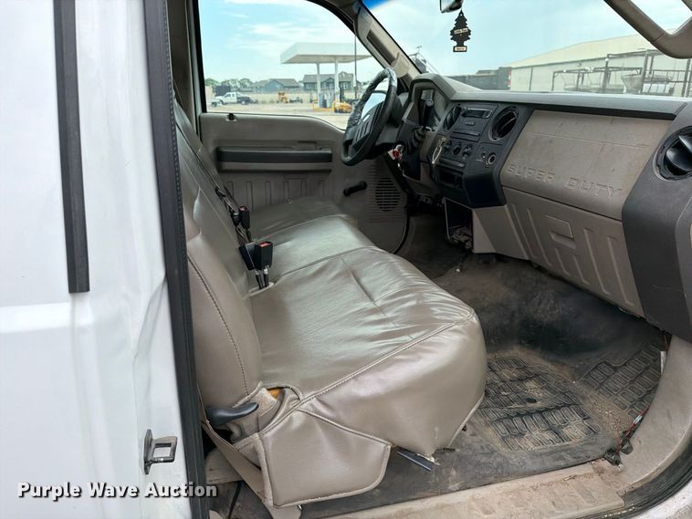 image for item EP7524 2008 Ford F250 Super Duty XL pickup truck
