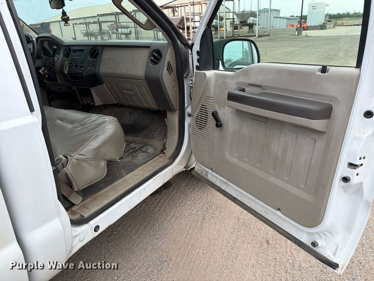 image for item EP7524 2008 Ford F250 Super Duty XL pickup truck